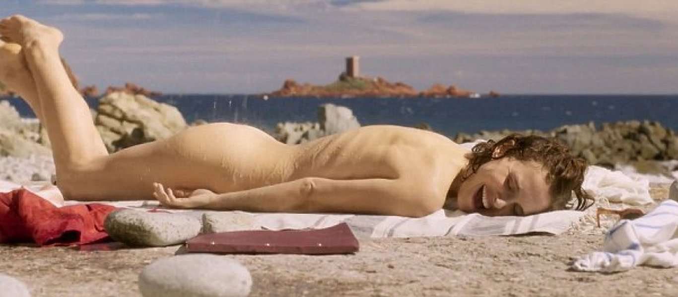 Η γυμνή εμφάνιση της Νάταλι Πόρτμαν στην ταινία «Planetarium» (φωτό, βίντεο)